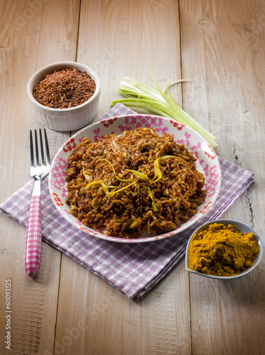 red rice with curry and leek