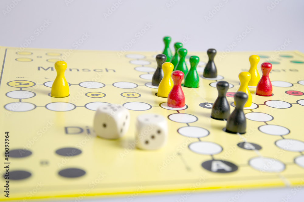 spieleabend-stock-foto-adobe-stock
