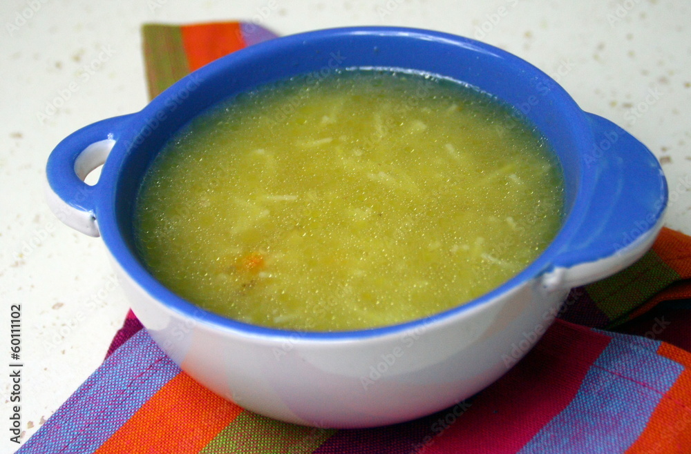 bouillon de bœuf aux vermicelles StockFoto Adobe Stock