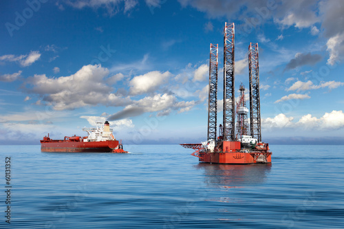 Obraz na płótnie Oil rig and tanker ship on offshore area. w salonie