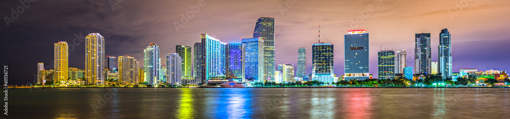 Fototapeta premium Miami, Florida Biscayne Bay Skyline Panorama