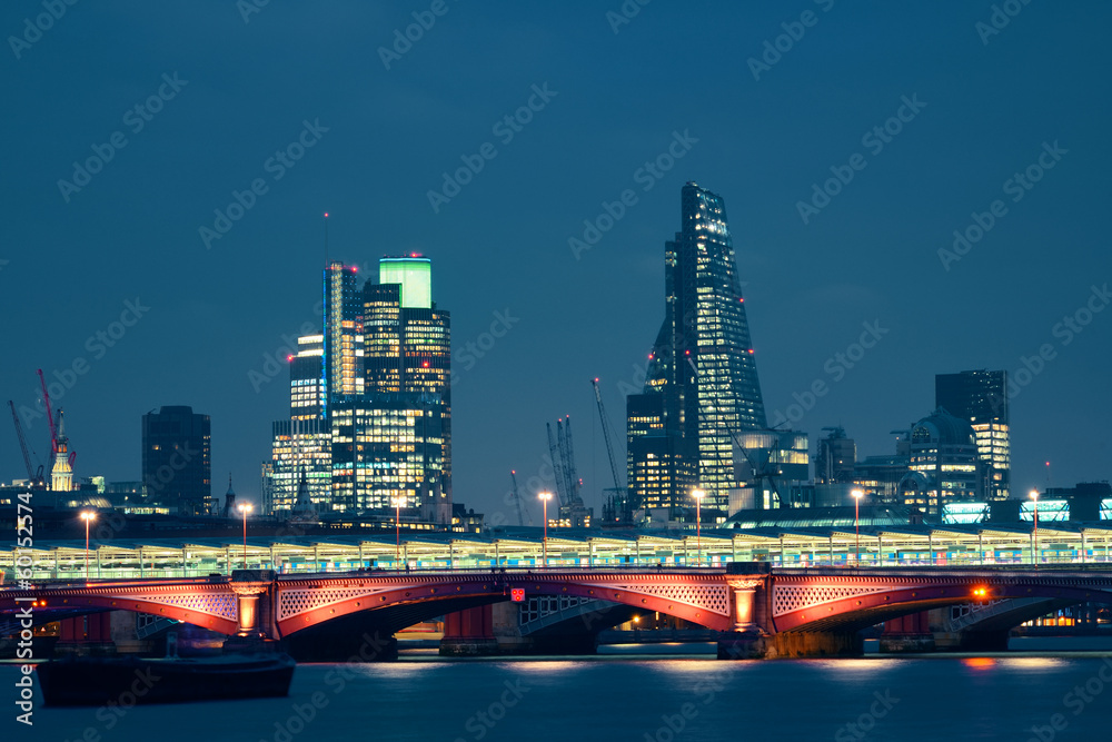 Fototapeta premium London over river