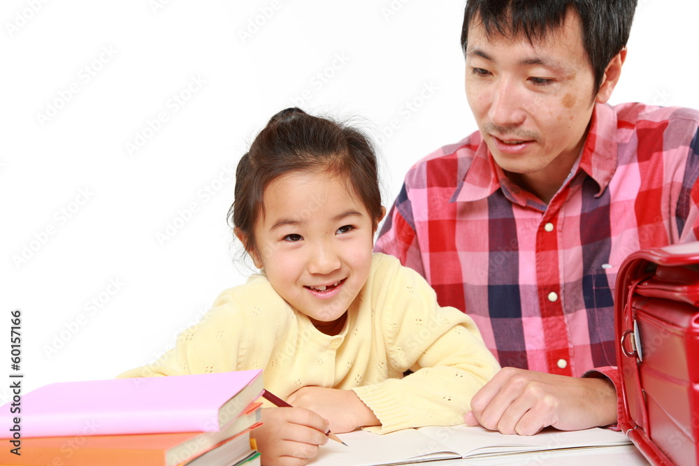 パパに勉強をみてもらう女の子 パパに勉強をみてもらう女の子