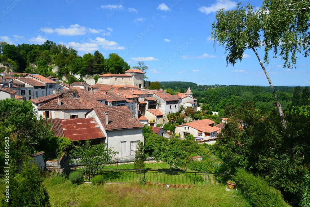 Le village de Aubeterre-sur-Drome et son château