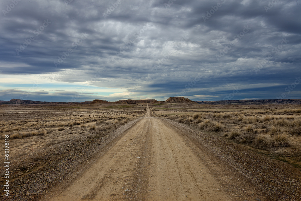 Pista en el desierto.Bardenas Realies.Navarra.