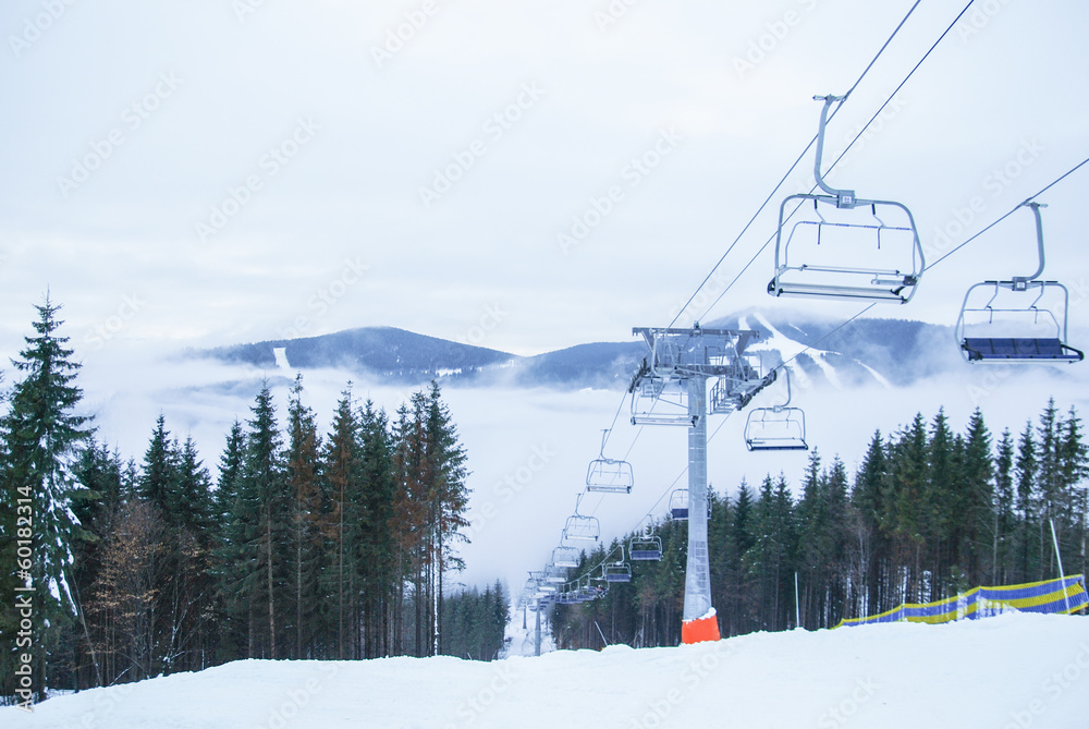 Obraz premium Chairlift and mountain