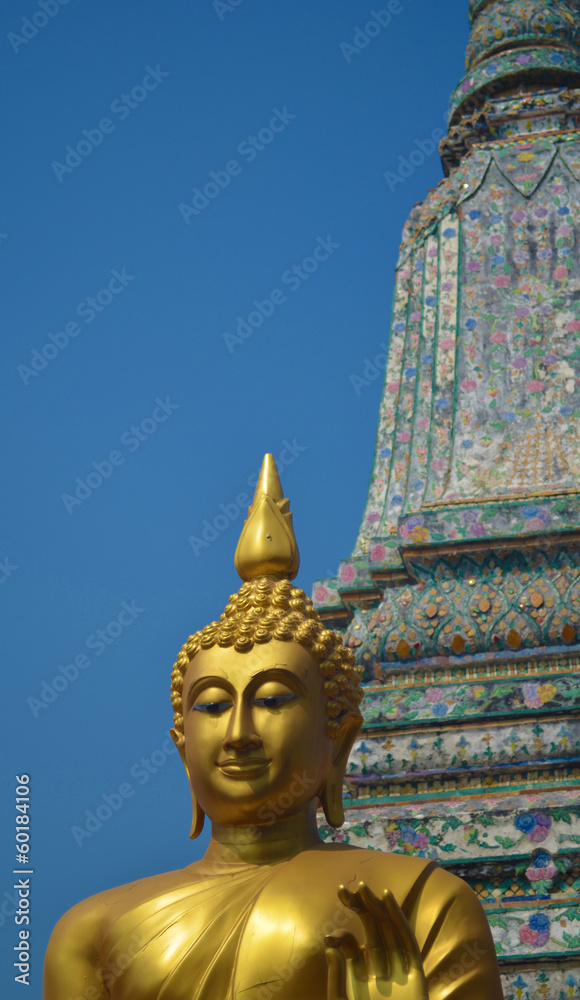 Fototapeta premium Wat Arun Statue of bouddha
