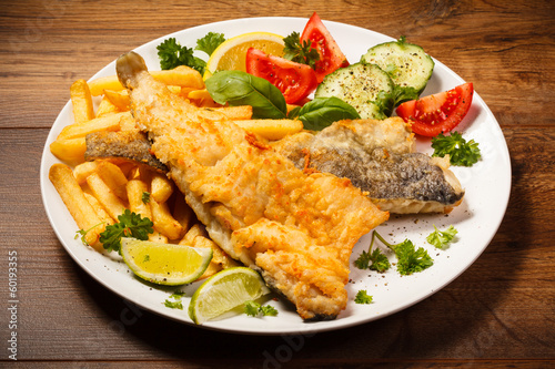 Fototapeta Naklejka Na Ścianę i Meble -  Fish dish - fried fish fillet and vegetables