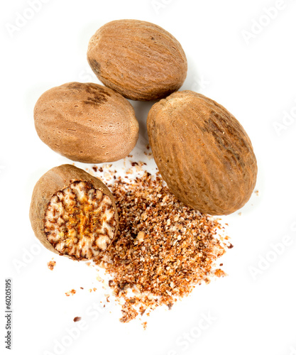 Canvastavla nutmeg isolated on white