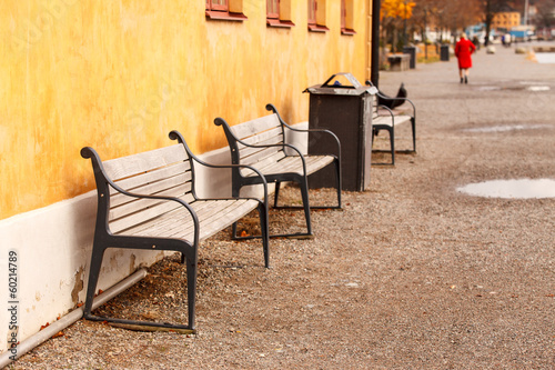 bench near wall © Maksim Shebeko
