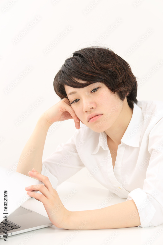 残業中の女性 残業中の女性