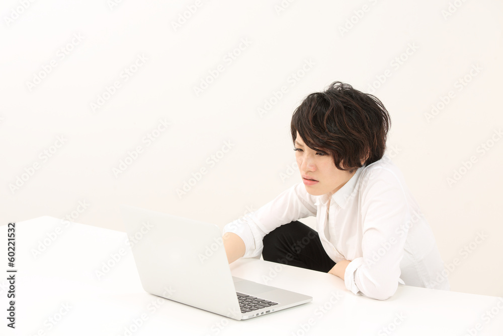 残業中の女性 Stock Photo Adobe Stock