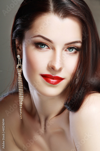 red lips perfect make up