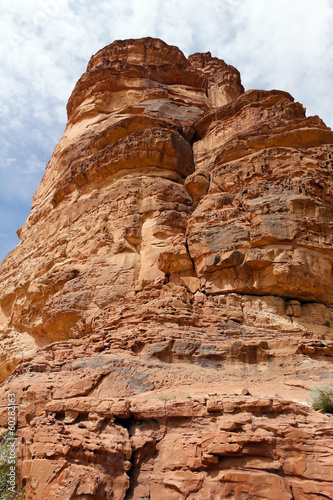 ワディラム砂漠の赤い巨石