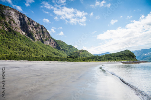Φωτογραφία Empty beach during lowtide in Northern Norway