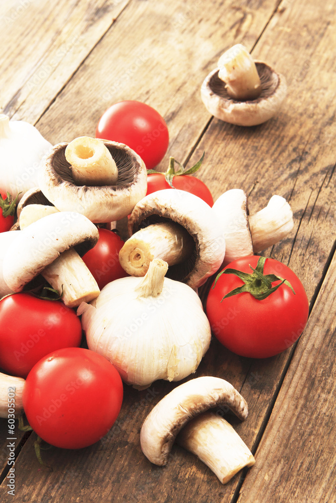 Mushrooms and tomatoes in the tastefully presented Mushrooms and tomatoes in the tastefully presented