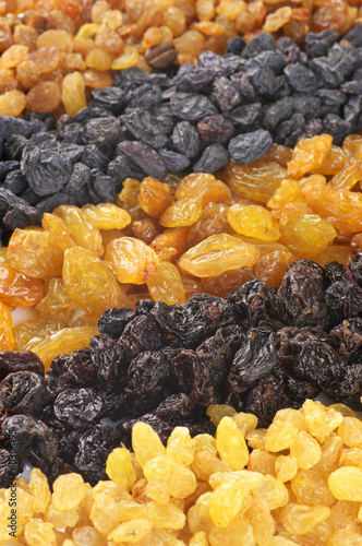 Assorted raisins