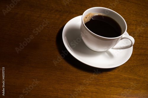 tasse kaffe auf tisch