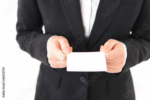 メッセージカードを持った女性ビジネスマン