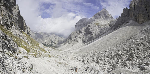 wandern in den dolomiten - cadini rundweg photo