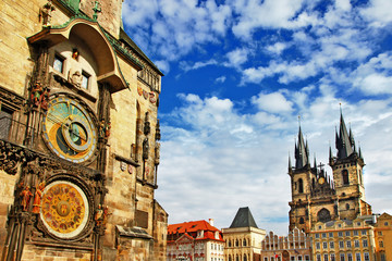 Fototapete Prag Prag, Tschechien - Blick auf Platz und astronomische Uhr  © Freesurf