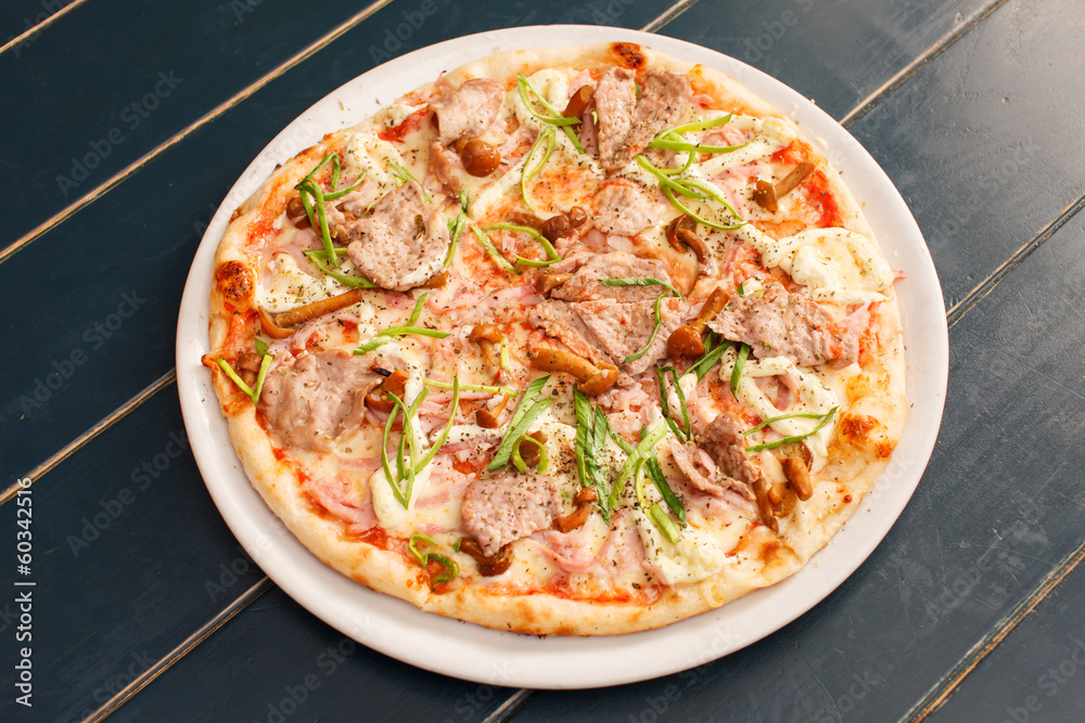 pizza with beef and mushrooms