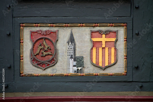 Obraz na płótnie Fachwerkdetail in Schwalenberg (Paderborner Dom, Wappen) w salonie