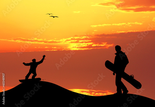 snowboarder silhouette at sunset © adrenalinapura