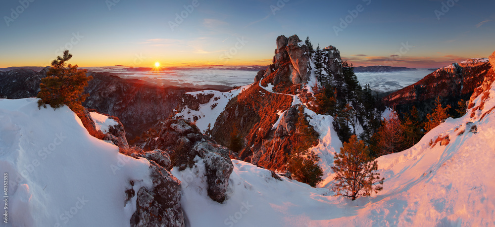 Obraz premium Panoramic mountain winter landscape, Slovakia