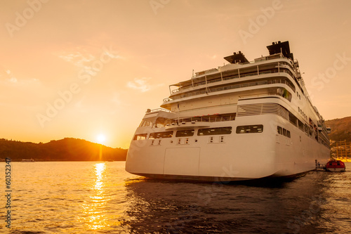 Fototapeta Naklejka Na Ścianę i Meble -  Cruise ship anchored in the Adriatic Sea near Dubrovnik