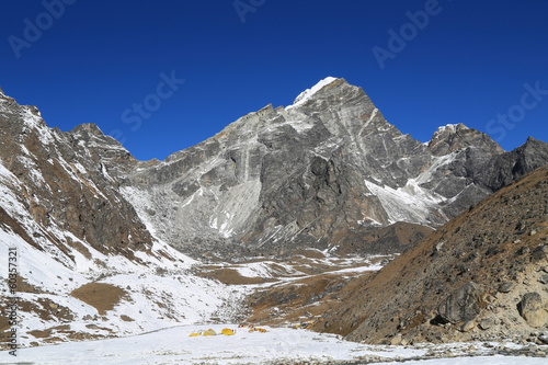 arakamtse peak basecamp from everest trek photo