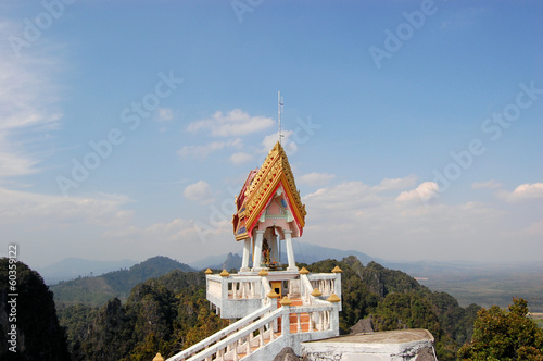 Buddhist mountainpeak temple in Thailand © flocu