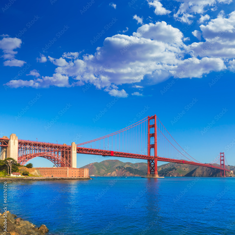 Fototapeta premium Golden Gate Bridge San Francisco from Presidio California