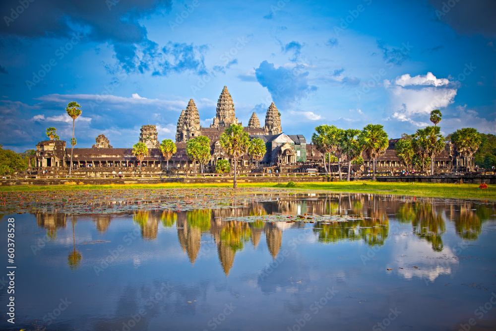Fototapeta premium Famous Angkor Wat temple complex in sunset, Cambodia.