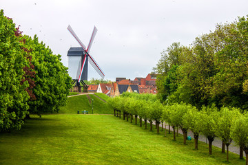 Keuken achterwand Molens Historische windmolen in Brugge België  © Matyas Rehak