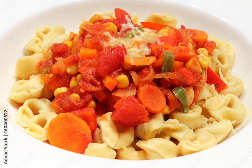 Tortellini mit Gemüsesoße und etw Käse Stock Photo | Adobe Stock