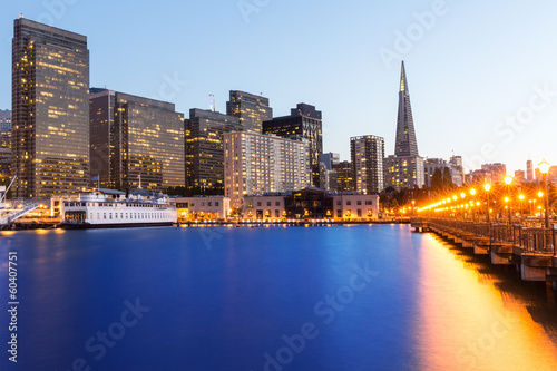 Fototapeta Naklejka Na Ścianę i Meble -  San Francisco Pier 7 sunset in California