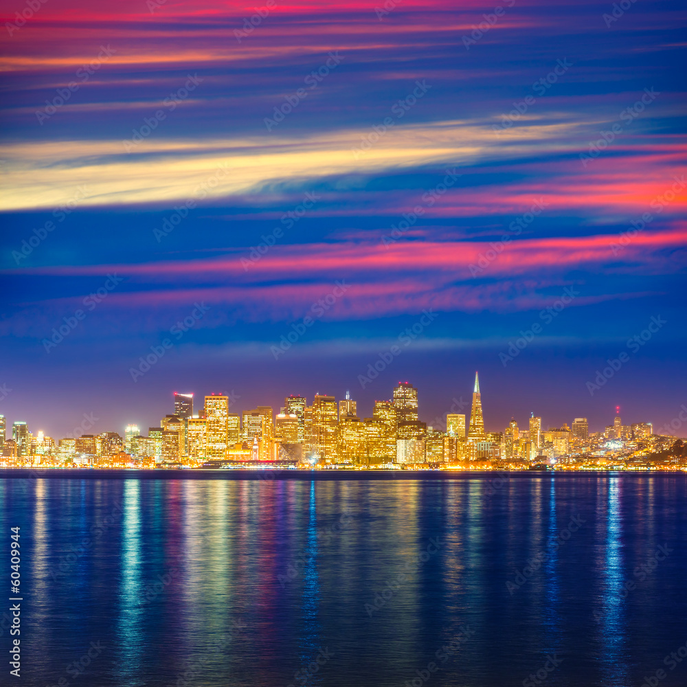 Fototapeta premium San Francisco sunset skyline California bay water reflection