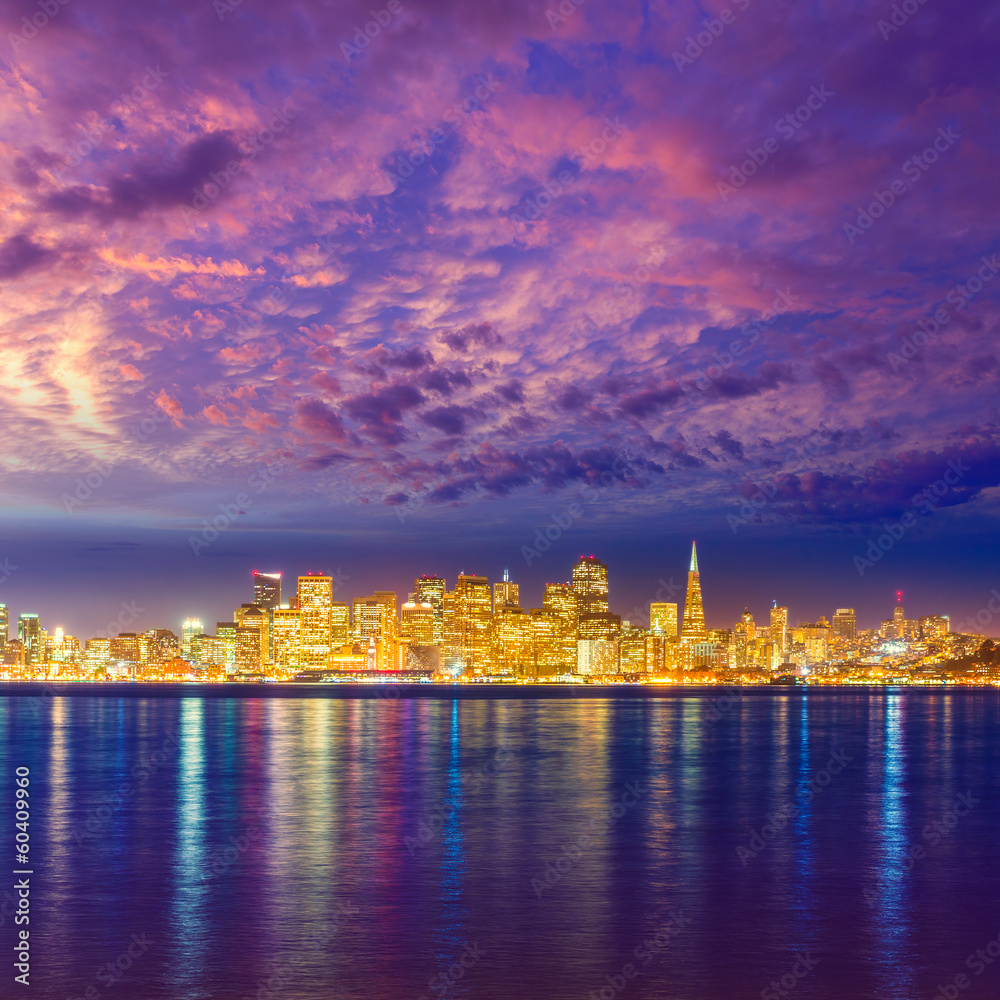 Obraz premium San Francisco sunset skyline California bay water reflection
