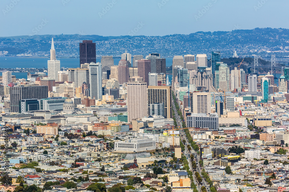 Fototapeta premium San Francisco skyline from Twin Peaks in California