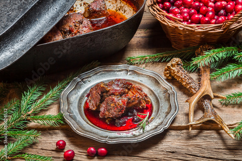 Fotografiet Roast venison straight from the hunt with cranberry sauce