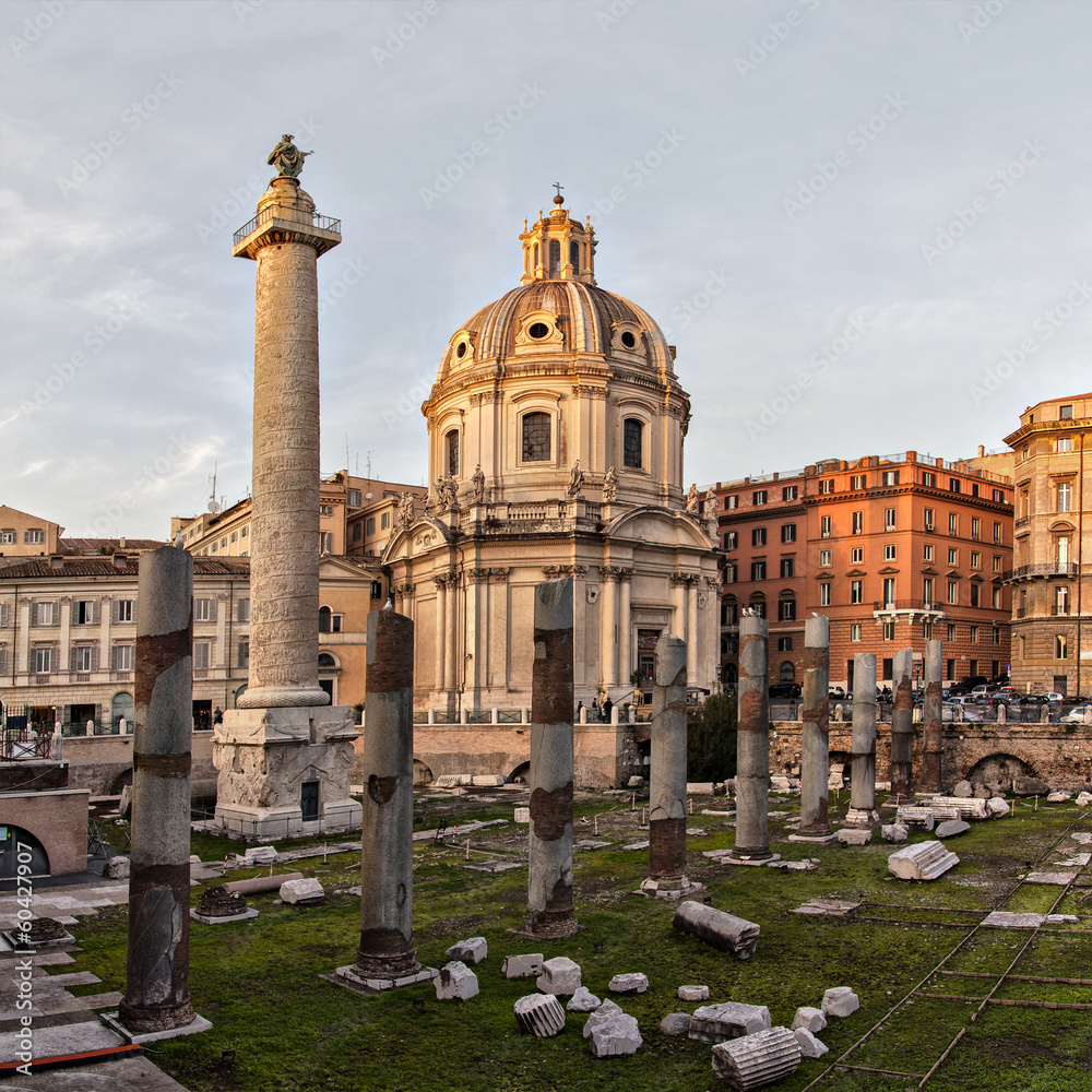 Obraz premium Sun setting on Trajans column Rome