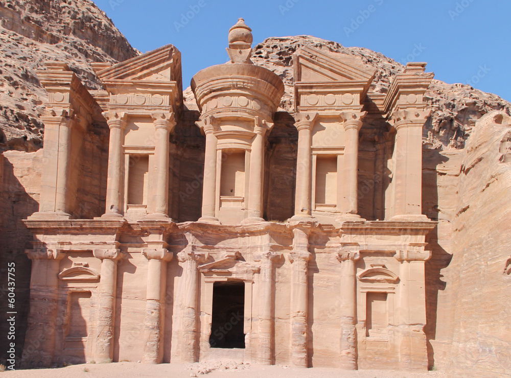 La fachada del Deir.
