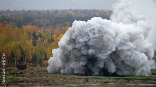 Volley heavy surface-to-surface multiple rocket launcher