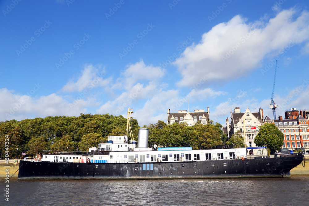 Fototapeta premium Thames and London City, Great Britain, Europe