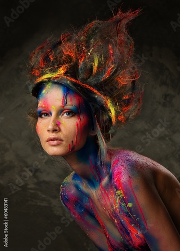 Valokuva Young woman muse with creative body art and hairdo