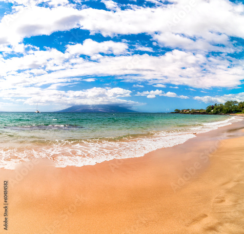 famous Makena Beach in Maui, Hawaii © eddygaleotti