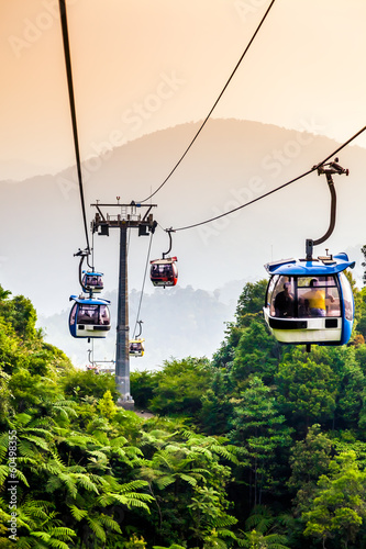 Canvas Print Aerial tramway moving up in tropical jungle mountains