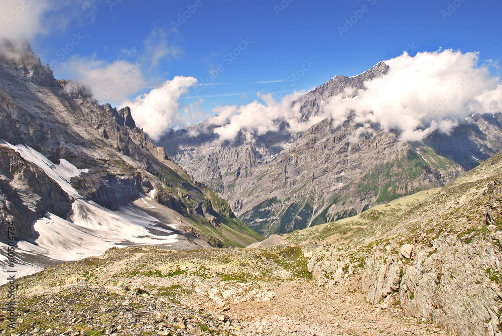 Blick vom Lötschenpass ins Gasterntal im Berner Oberland