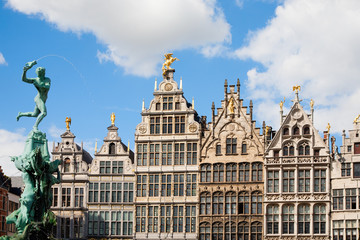 Tableau sur plexiglas Anvers Grande Place historique du centre d'Anvers  © erikdegraaf